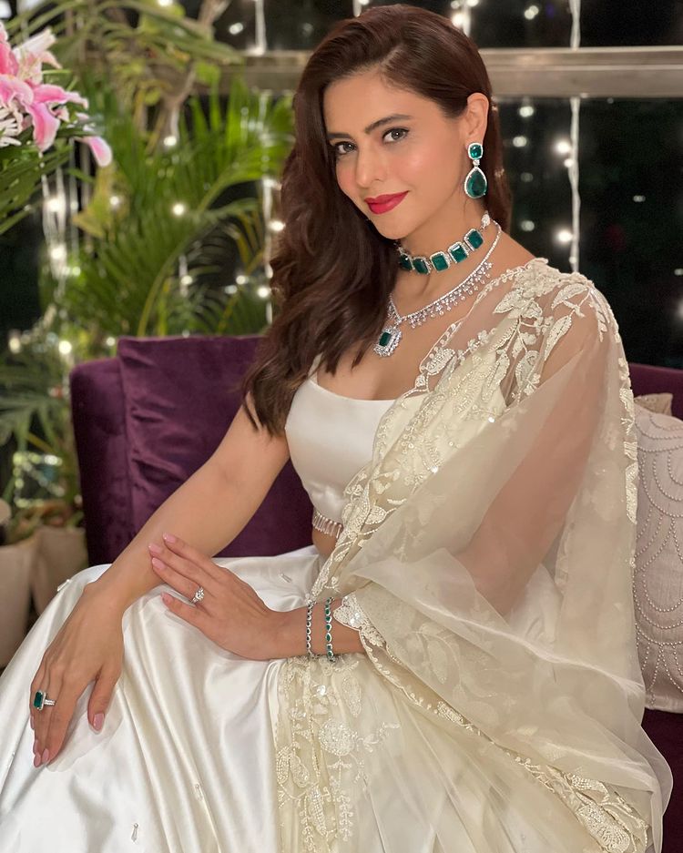 Aamna Sharif Hot on Diwali