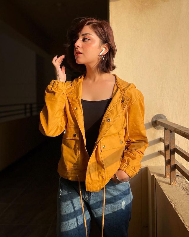 Alizeh Shah Yellow Shirt