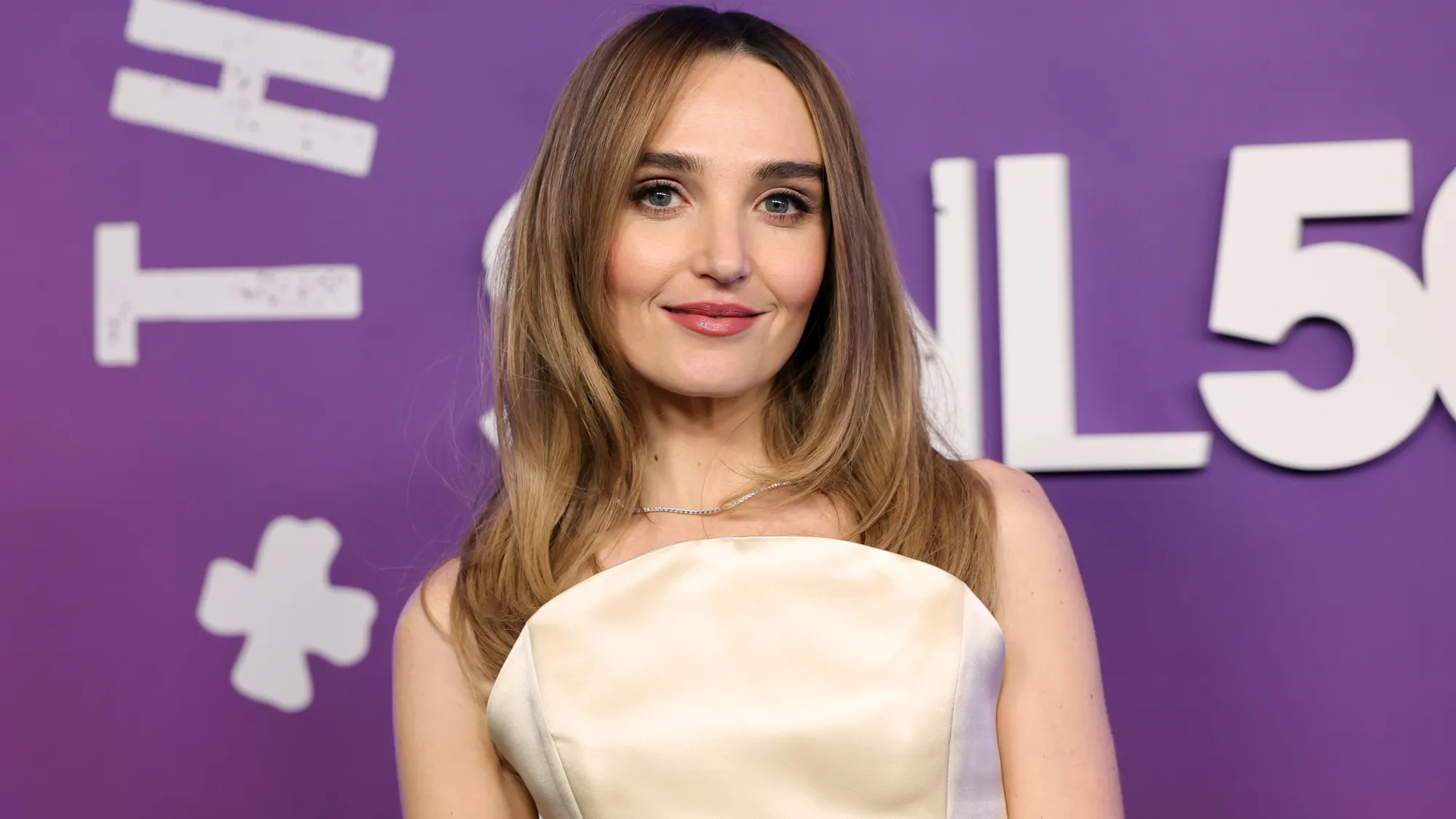 Chloe Fineman Pansing a Boy Backlash