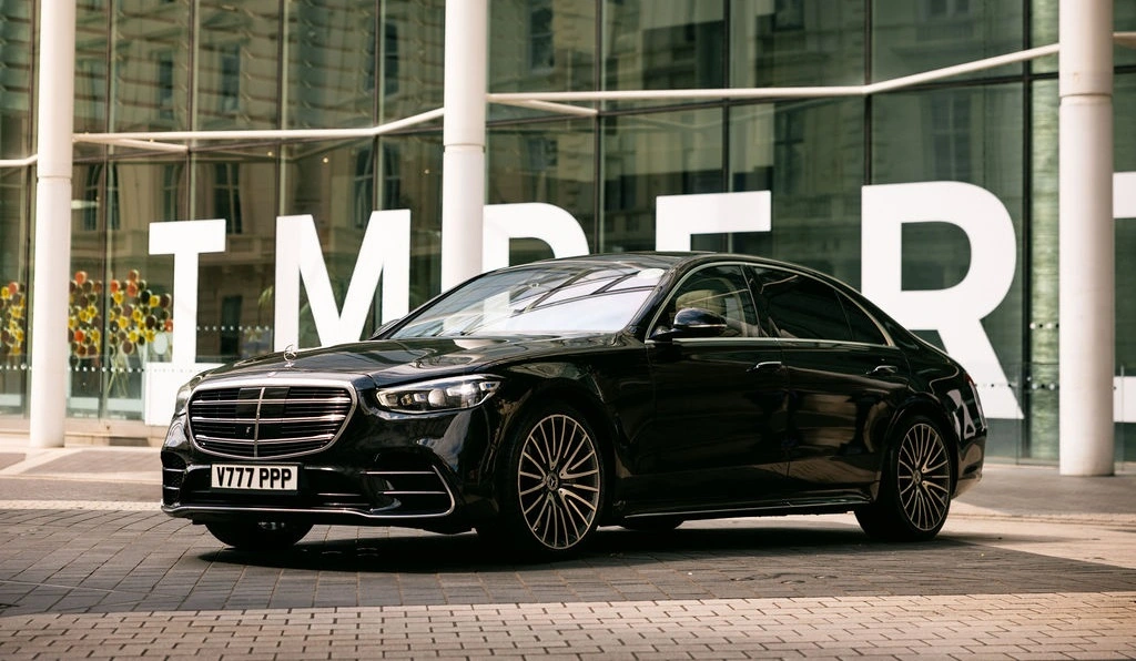 Chauffeur and vehicle in Casablanca